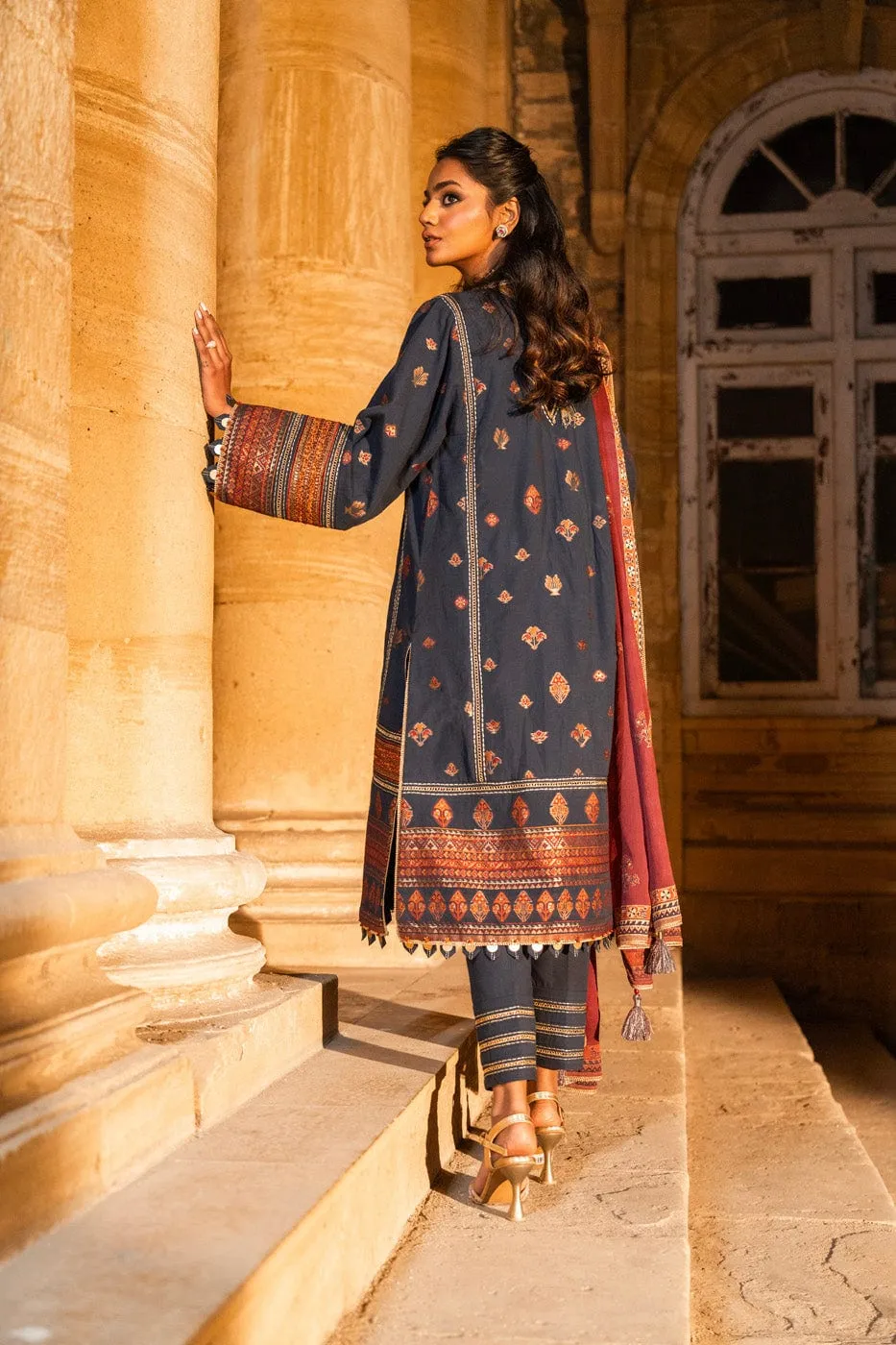 3 Pc Embroidered Jacquard Suit With Chiffon Dupatta