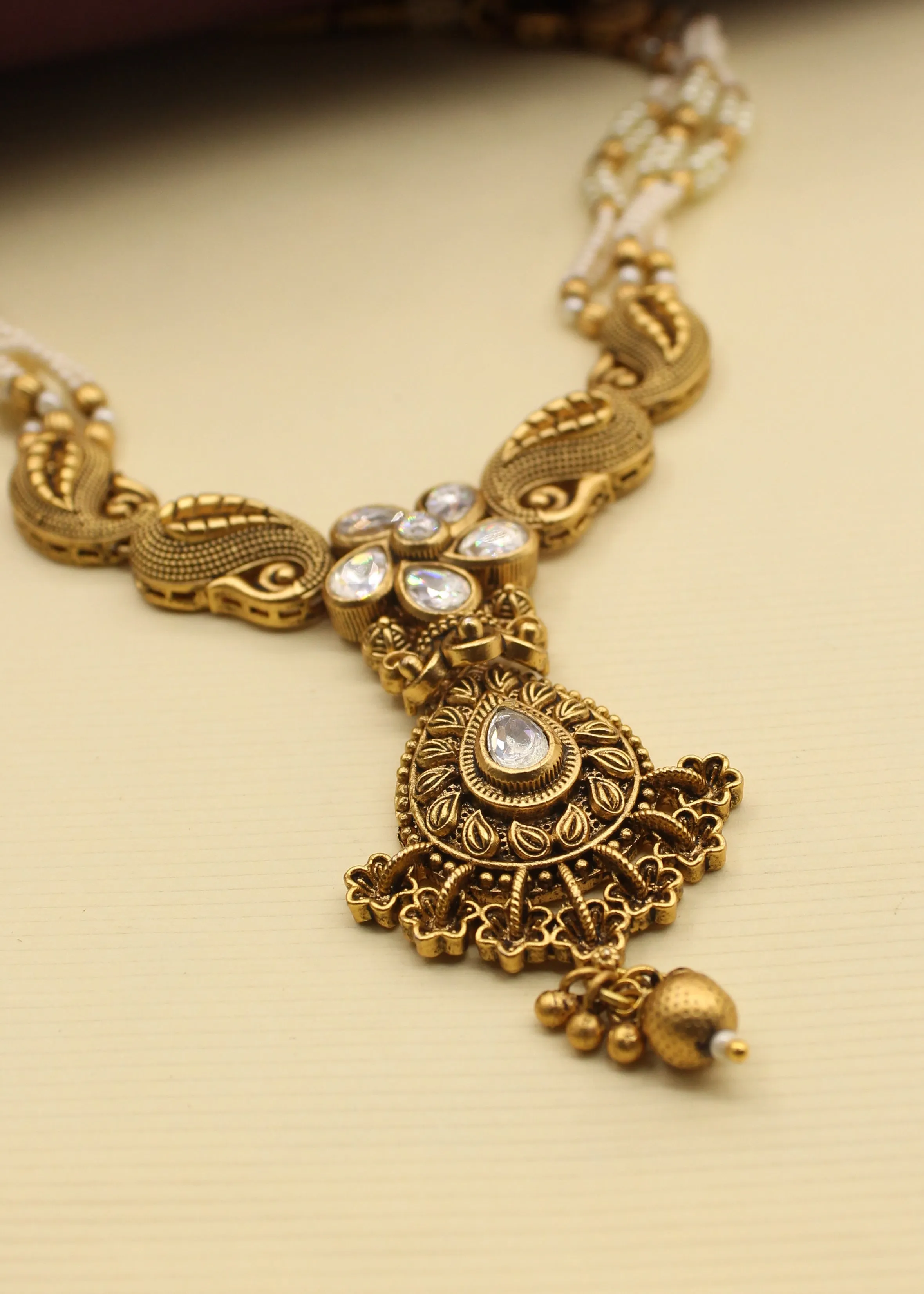 APPEALING BLOSSOM AHILYA NECKLACE