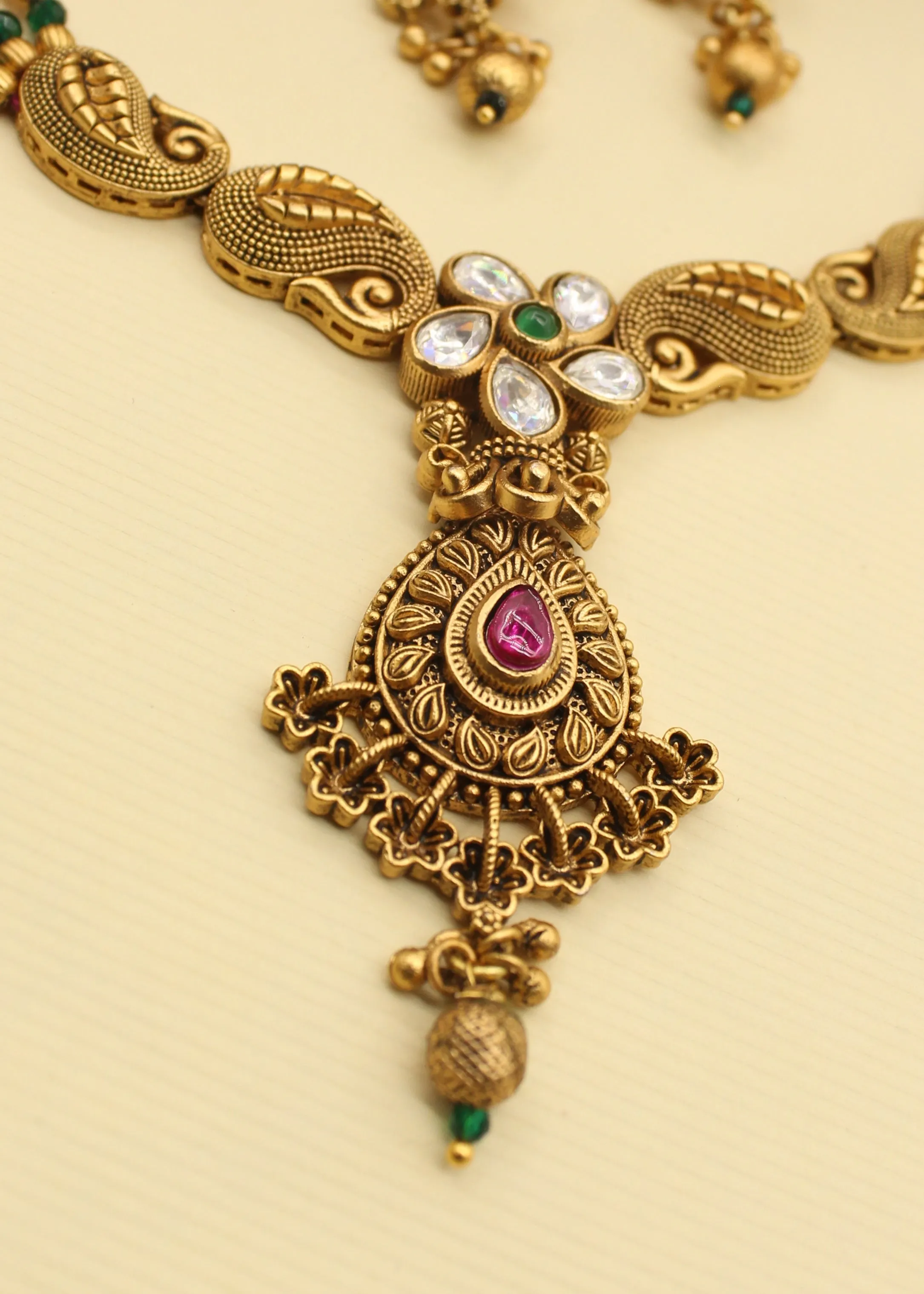 APPEALING BLOSSOM AHILYA NECKLACE