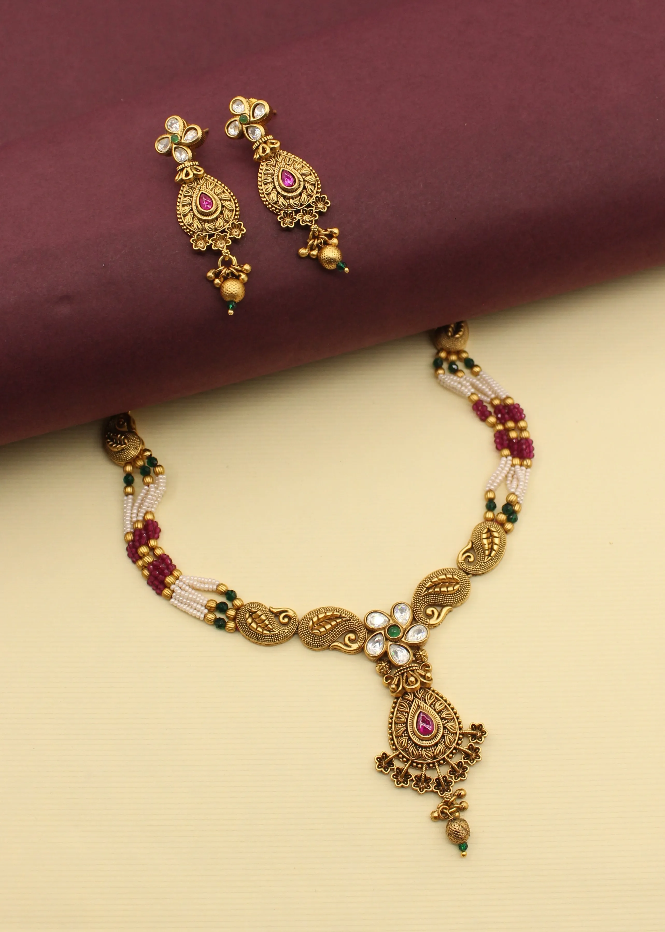 APPEALING BLOSSOM AHILYA NECKLACE