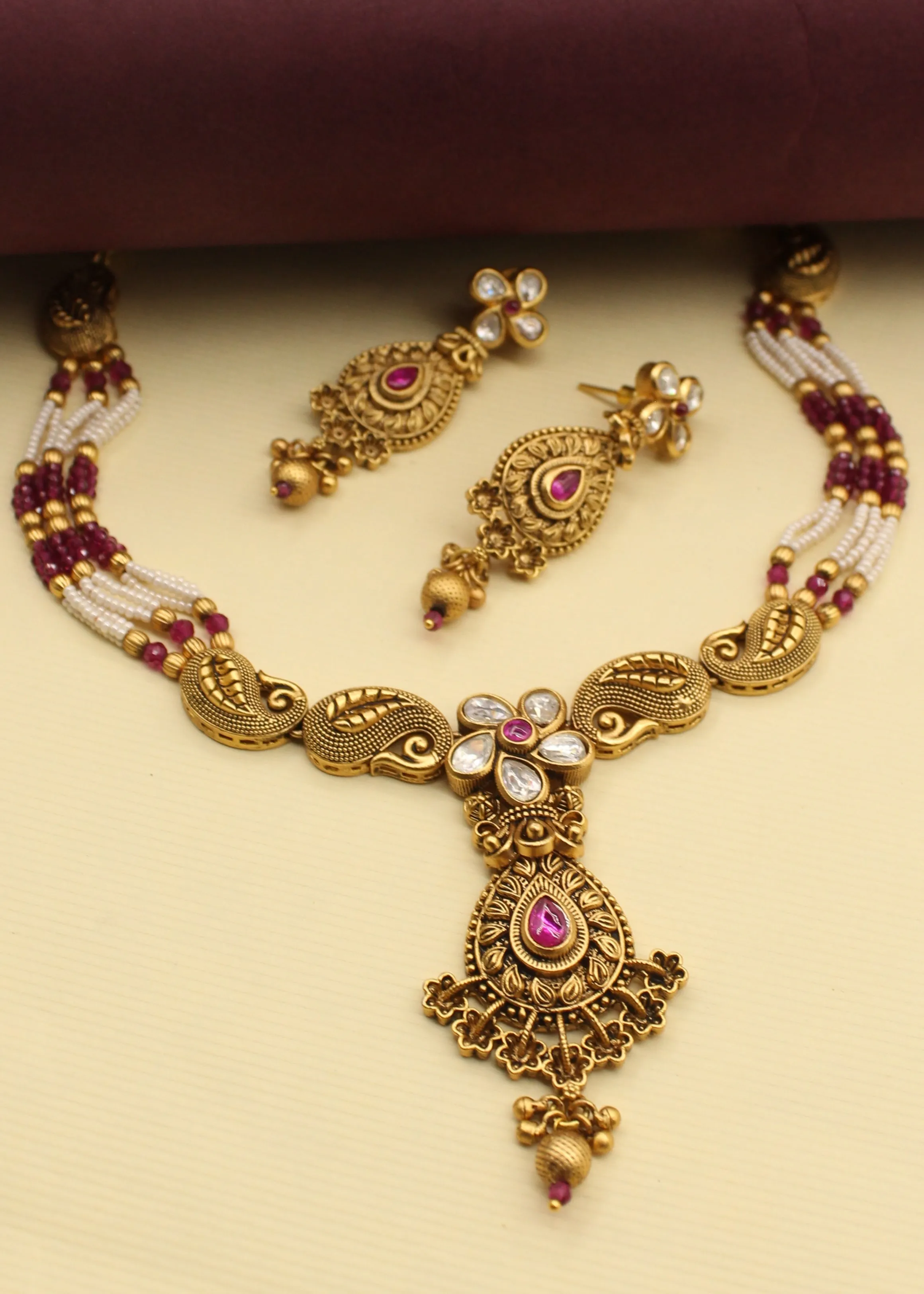 APPEALING BLOSSOM AHILYA NECKLACE