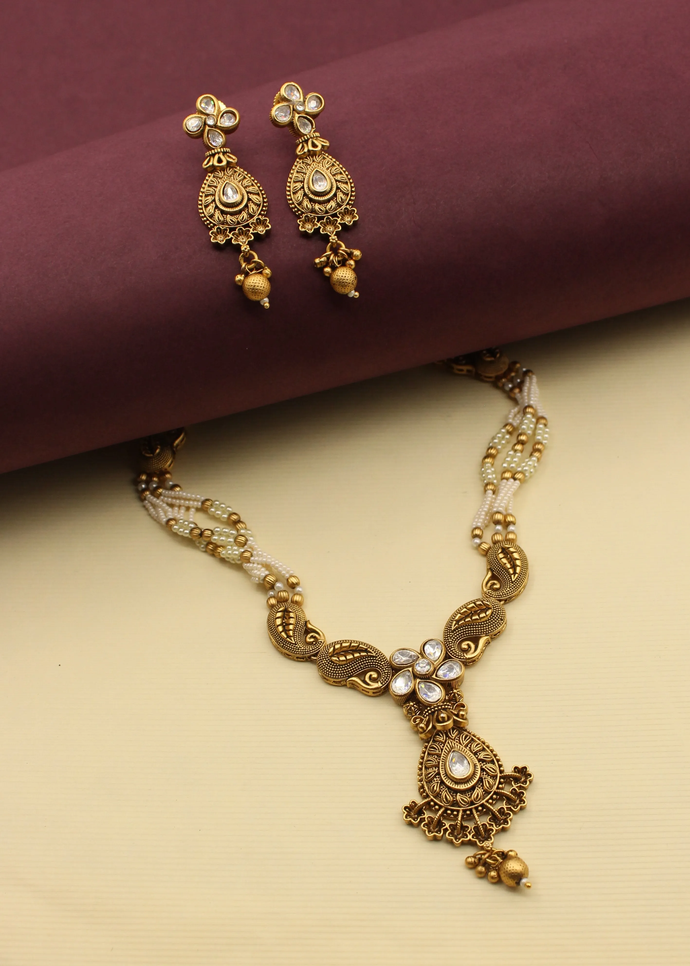 APPEALING BLOSSOM AHILYA NECKLACE