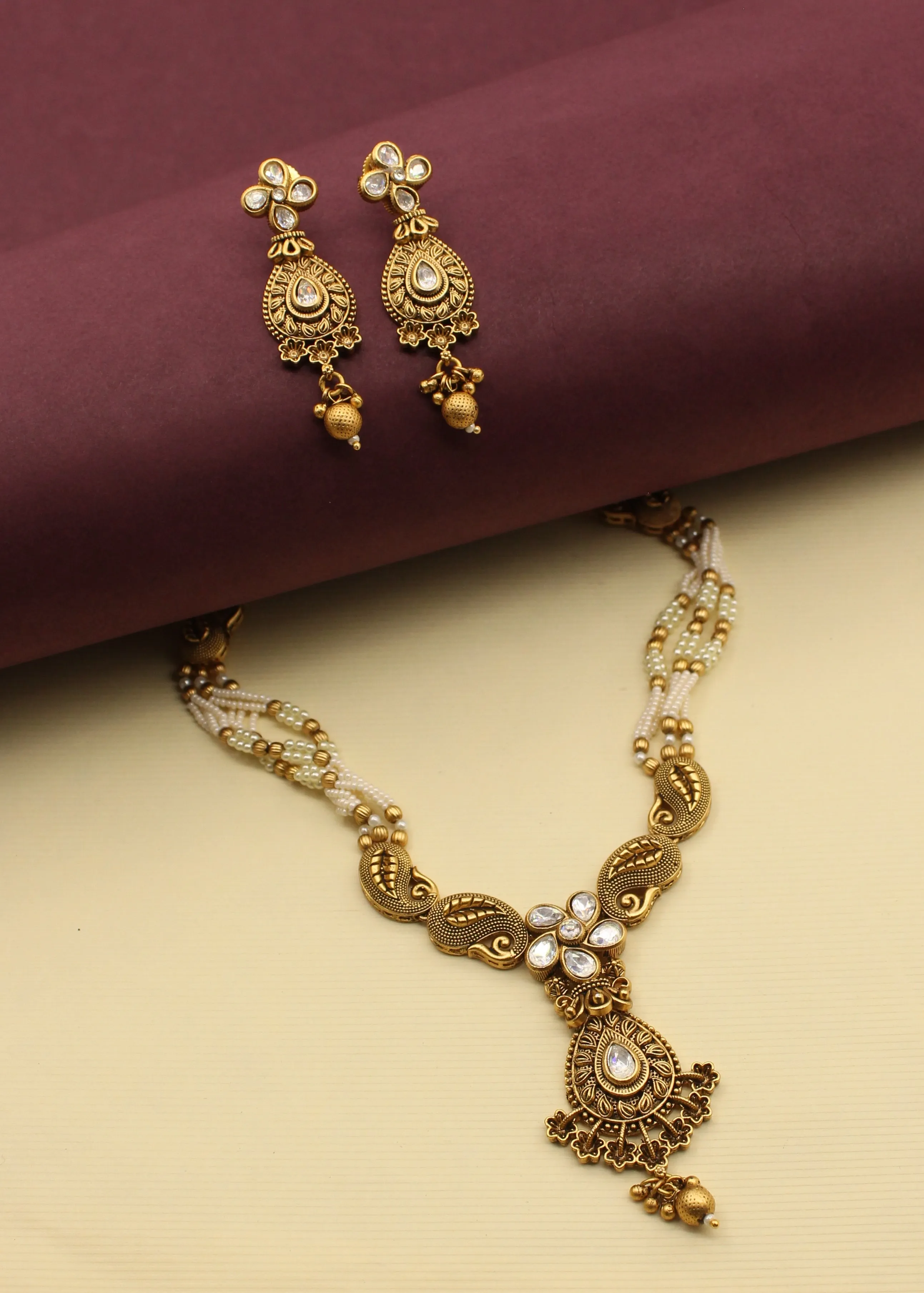 APPEALING BLOSSOM AHILYA NECKLACE