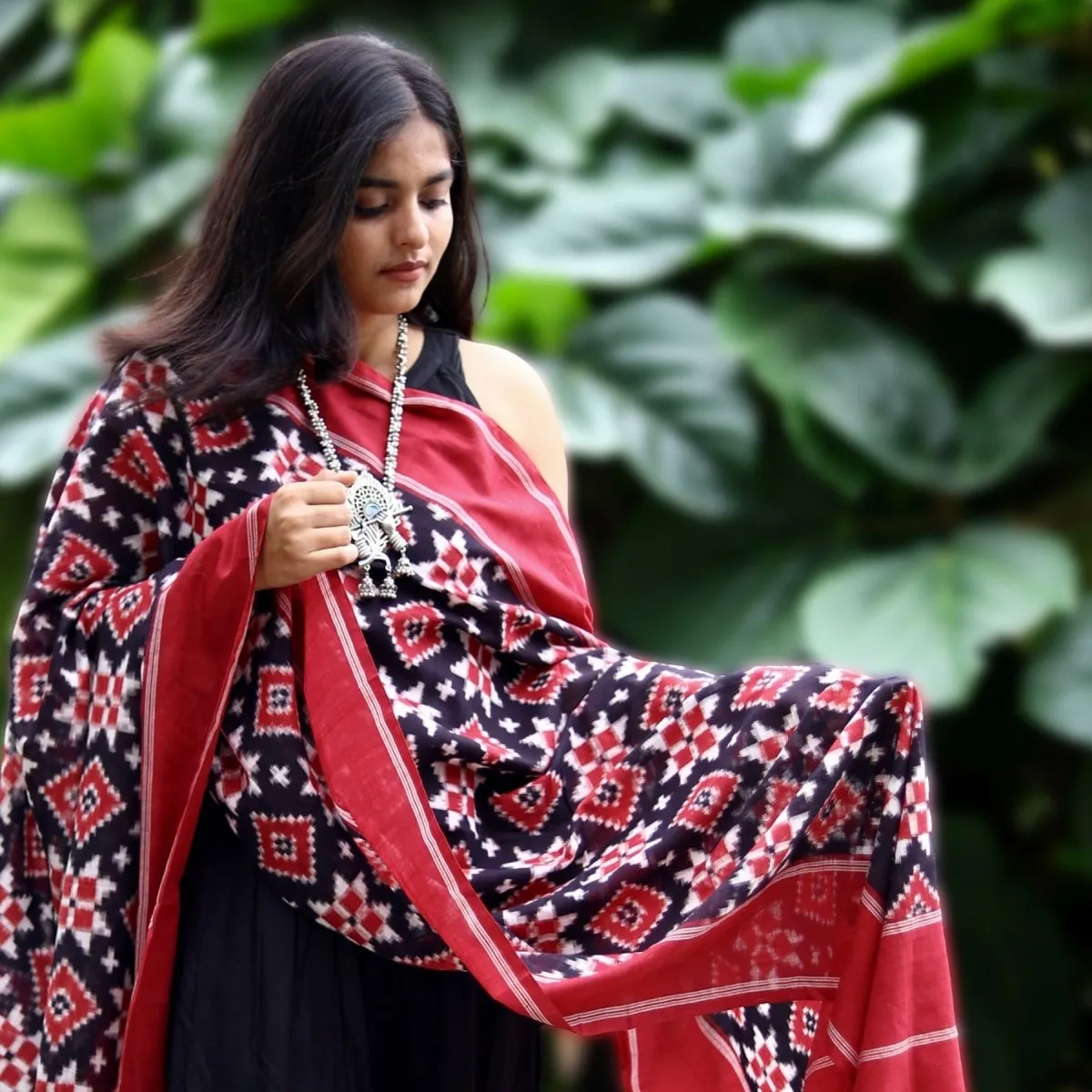 Black, Red, & White Cotton Telia Rumal Dupatta and Dhokra Metal Handmade Ganesha Showpiece | Rakshabandhan Gift | Handmade in India