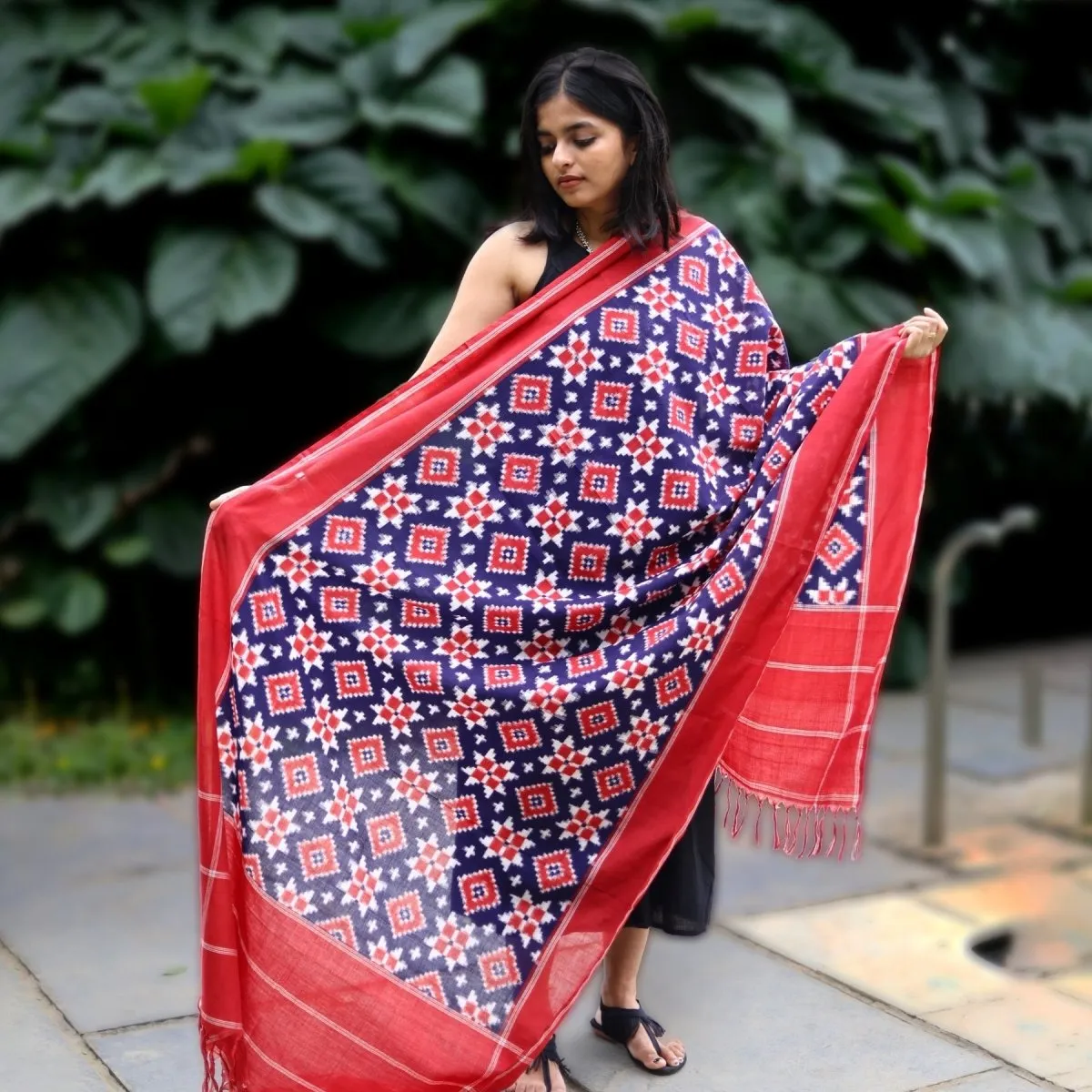 Blue, Red, & White Handloom Cotton Telia Rumal Dupatta and Dhokra Metal Handmade Ganesha Showpiece | Rakshabandhan Gift | Handmade in India