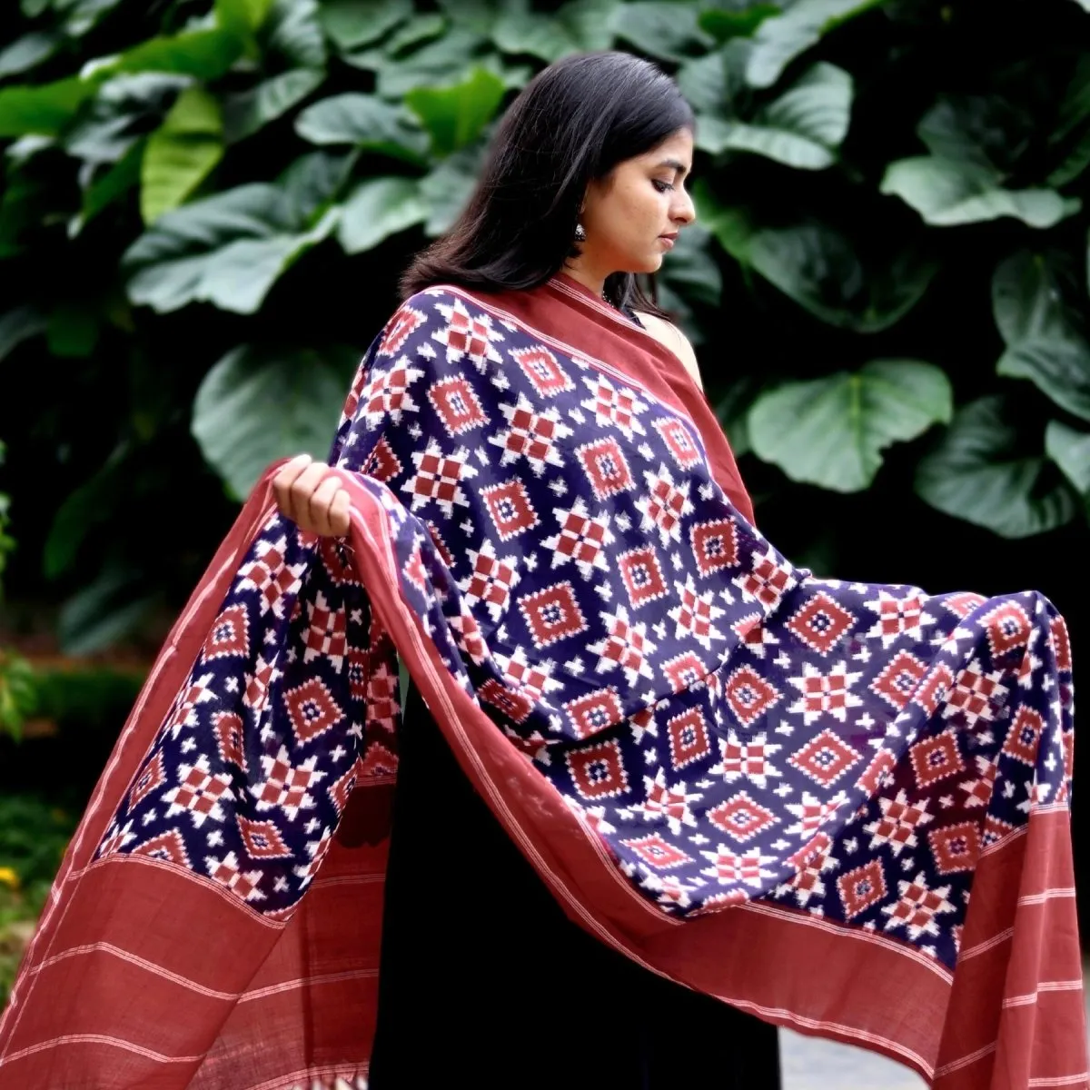 Blue, Red, & White Handloom Cotton Telia Rumal Dupatta and Dhokra Metal Handmade Ganesha Showpiece | Rakshabandhan Gift | Handmade in India