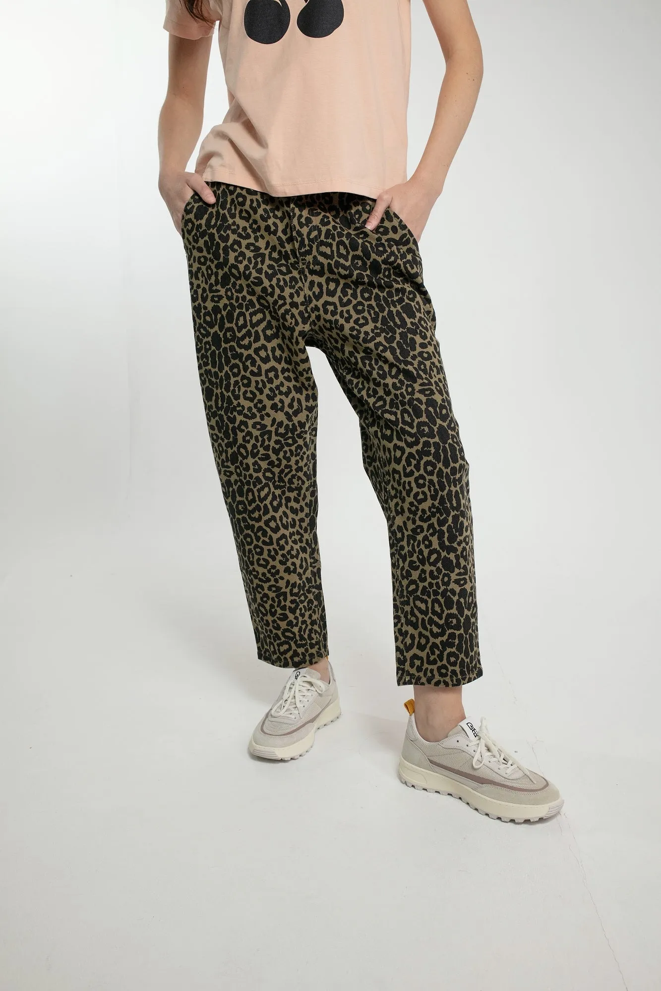 CAROLINE TROUSERS IN LEO KHAKI