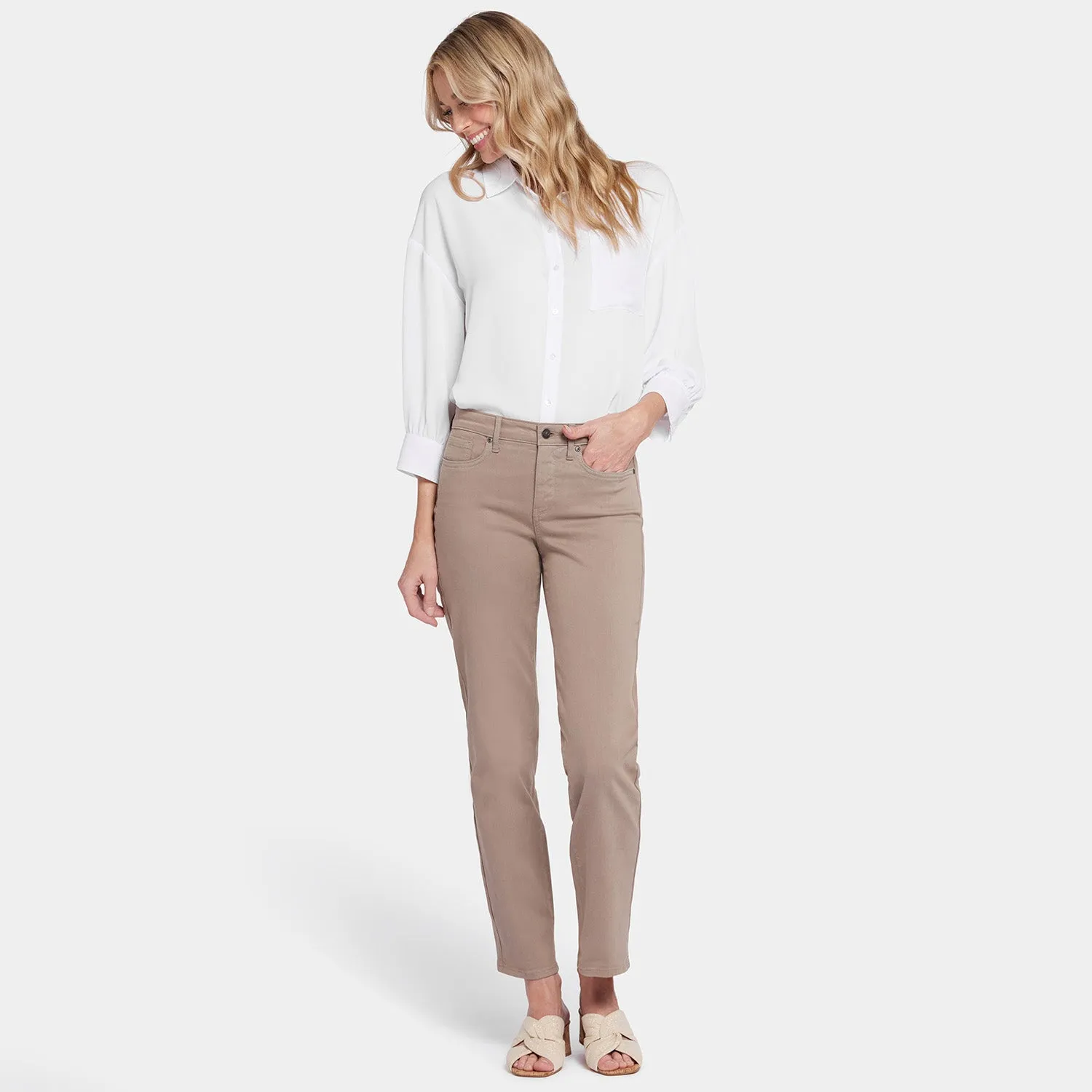 Emma Relaxed Slender Jeans In Petite - Saddlewood